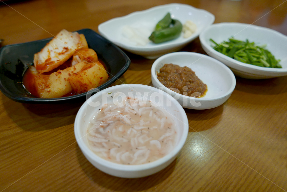 김치,밑반찬,된장,새우젖갈,그릇,food,음식,식재료,요리,food,cook,meal,dishes,food reserves