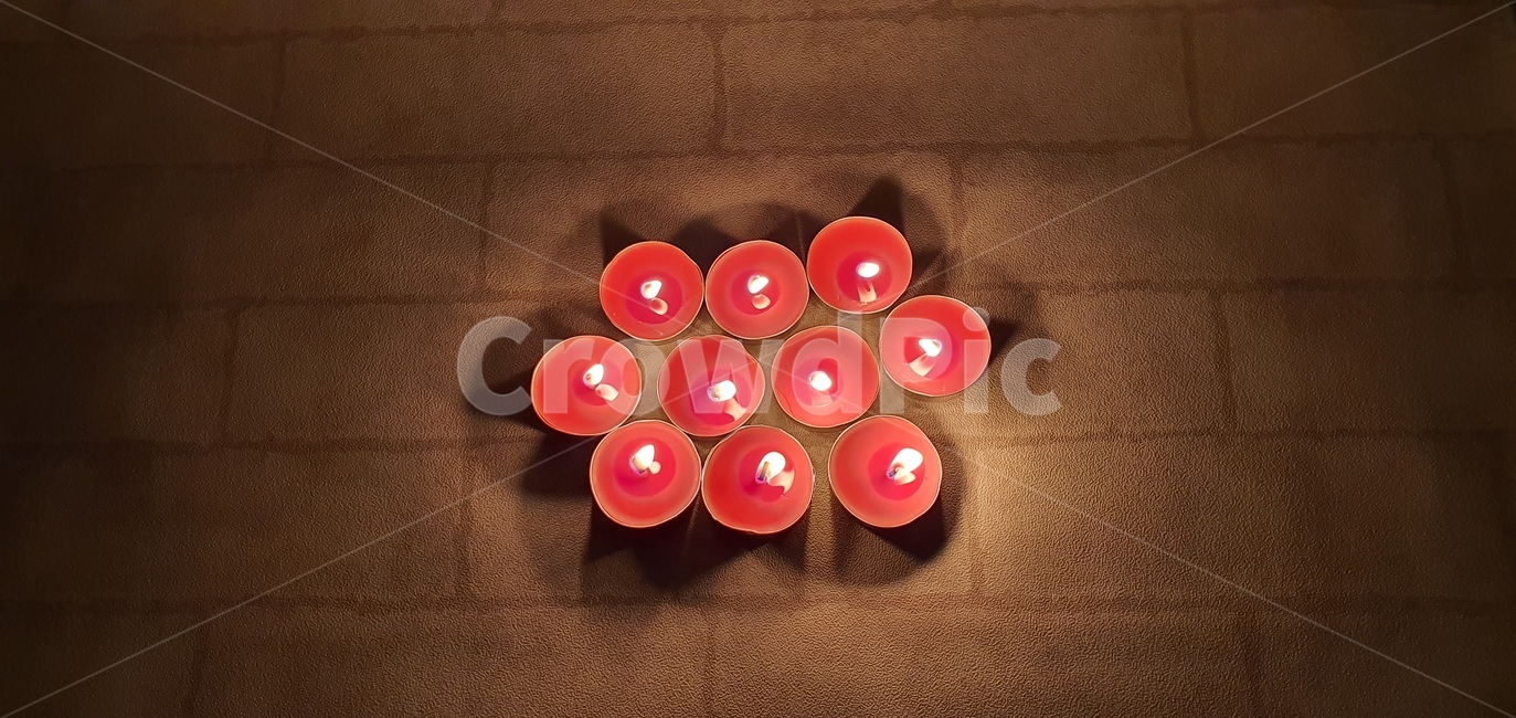 양초,초,불,불빛,어두움,불꽃,candle,flame,background,decoration,fire,christmas,dark,night,celebration,holiday,candlelight,light,yellow,glowing,bright,wax,xmas,religion,glow,church,burn,peace,burning,symbol,romance,black,design,festive,darkness,many