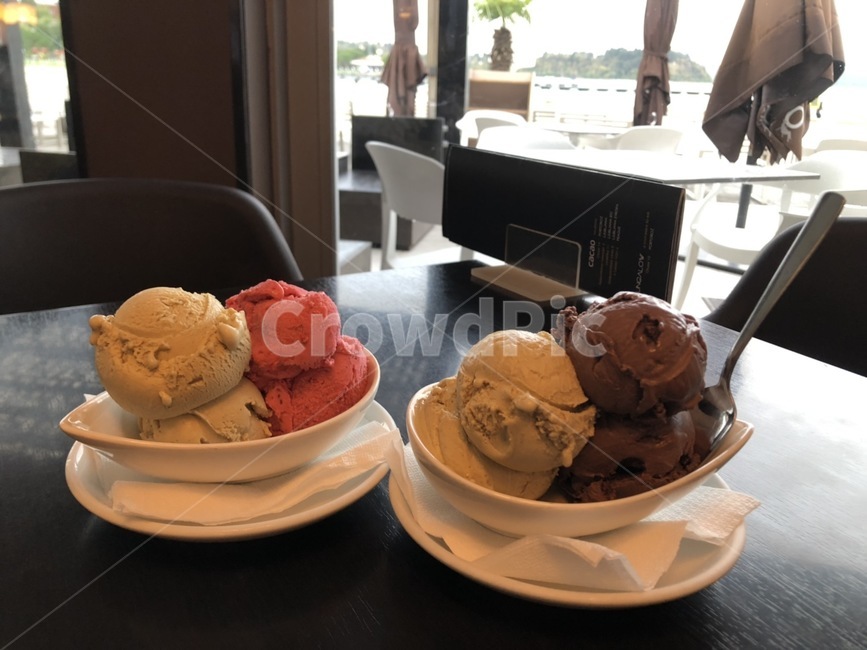 디저트,음식,아이스크림,크림,가게,유럽,유럽음식,유럽디저트,아이스크림가게,스푼,그릇,접시,젤라또,cream,food,dessert,icecream,디저트,간식,후식,dessert,snack