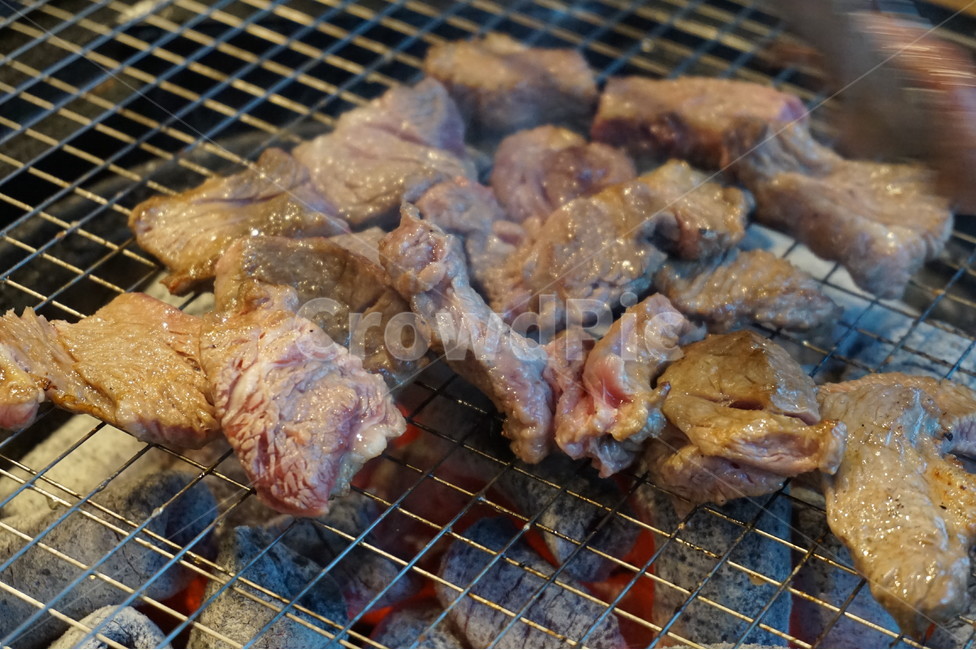 고기,고깃집,불판,저녁,퇴근,굽다,그릴,돈육,육식,돼지,바베큐,모임,파티,술,안주,술안주,맛집,맛있는,다이어트,불,연기,살코기,육질,식욕,연말,식사,데이트,생활,food,cook,dishes,한국음식,한국요리,koreanfood,koreandishes,연탄구이,숯불구이,집게,고기집게,고기굽다,맛있다,회식,먹방,만남,술자리,먹거리,푸드,음식,요리,육류,한식,숯불,외식,돼지고기,돼지구이,삼겹살,목살,구이,meal,meat,식재료,음식,식재료,요리,food,cook,meal,dishes,food reserves,육류,고기,meat