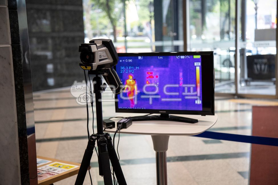 electronics,screen,inside,lens,monitoring device,thermal imaging,measurement,tripod,Thermal imaging camera,installation,temperature,camera,cable,table,monitor,For measurement,covid19,special equipment,lobby,light on,background,science,thermometer,measurin