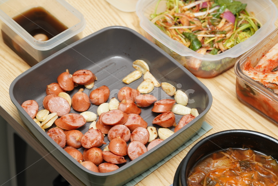 소세지,햄,반찬,음식,food,요리,먹거리,간식,술안주,팬,마늘,식사,음식,식재료,요리,food,cook,meal,dishes,food reserves