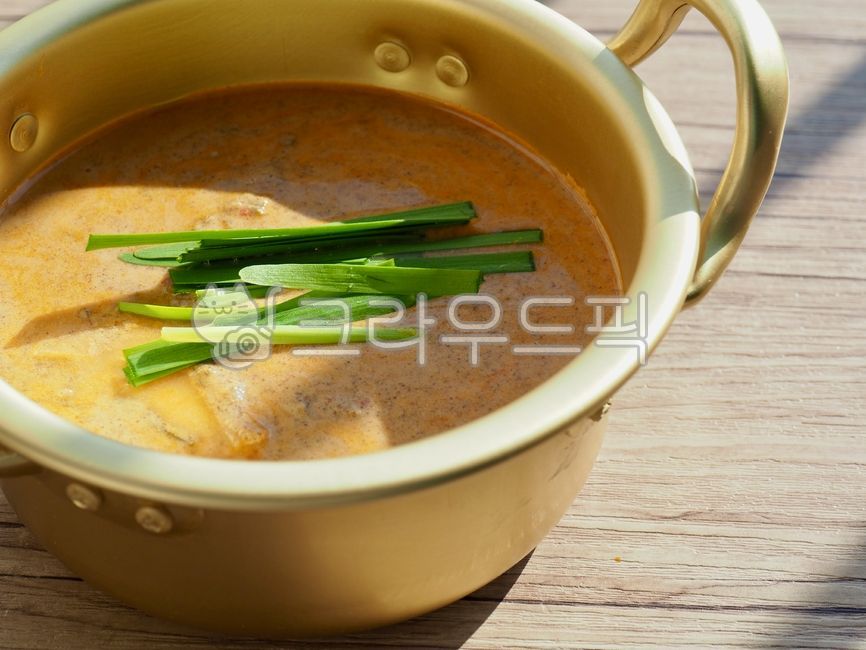 추어탕,한식,보양식,미꾸라지수프,한국음식,음식,요리,미꾸라지탕,영양식,점심식사,저녁식사,뜨거운,국물,수프,아시아음식,전통음식,식사,반찬,chueotang,comfortfood,loachsoup,koreanfood,food,cooking,loachtang,nutritionalfood,lunch,dinner,hot,soup,asianfood,traditionalfood,meal,sidedish,양은냄비,음식,식재료,요리,food,cook,meal,dishes,food reserves