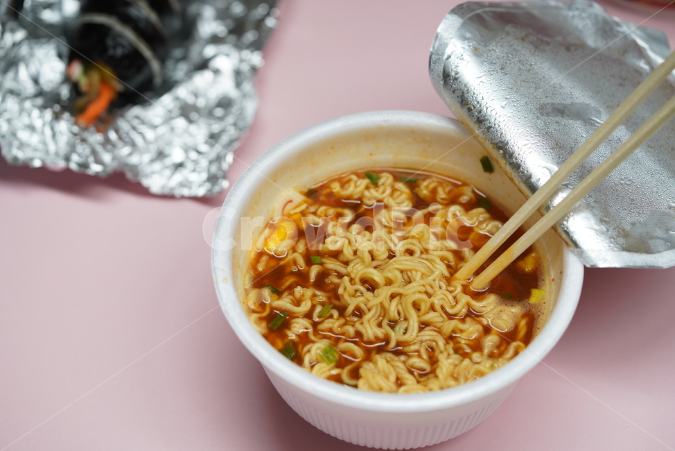 라면,간식,식사,먹거리,면,인스턴트,분식,사발면,면발,국물,안주,bowl,food,음식,noodle