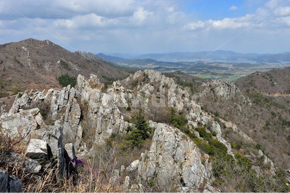 주작산,덕룡산,종주,진달래,풍경,기암,바위,비경,봄풍경,진달래꽃,강진,명산,산행,등산,마운틴,힐링,mountain,landscape,자연,natural,자연,풍경,nature,landscape,한국자연풍경,한국자연경관,korea nature landscape,outdoors,옥외,plateau,고원