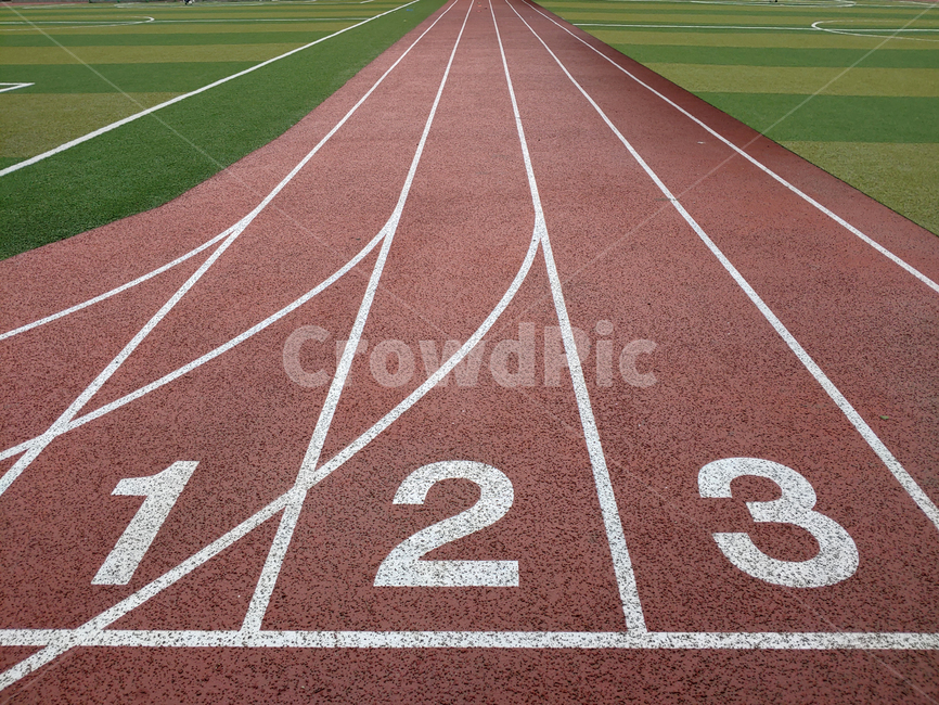 트랙,육상,달리기,숫자,운동장,학교,출발선,start,running,시작,출발,길,원근감,123,라인,흰선,밤색,잔디밭,초록,스포츠,레저,운동,sports,leisure,exercise