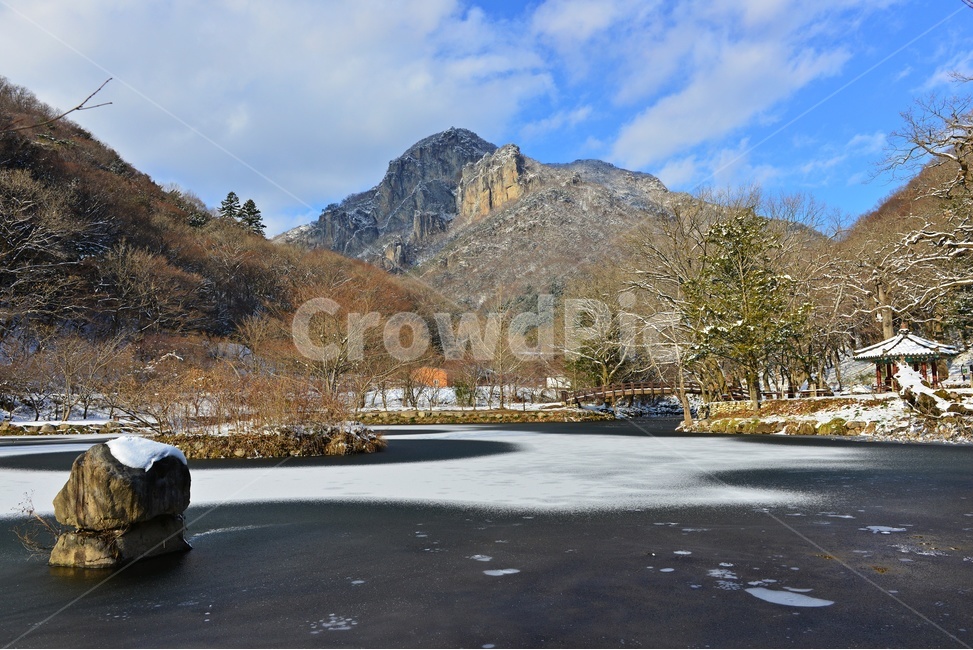장성,백양사,백양사설경,백암산,눈,연못,얼음,빙,겨울,계절,nature,자연,outdoors,옥외,mountain,산,mountainrange,산맥,plant,tree,나무,겨울,계절,winter,season