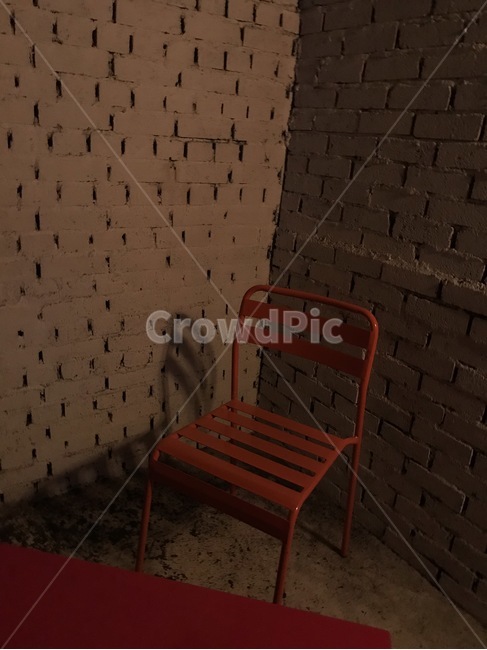 의자,빨간의자,벽돌,그림자,구석,공간,사물,chair,red