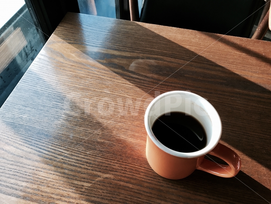 coffee,햇살,커피,카페,창가,여유,휴식,americano,hot,morning,afternoon,아침,오후,모닝커피,커피,카페,coffee,cafe