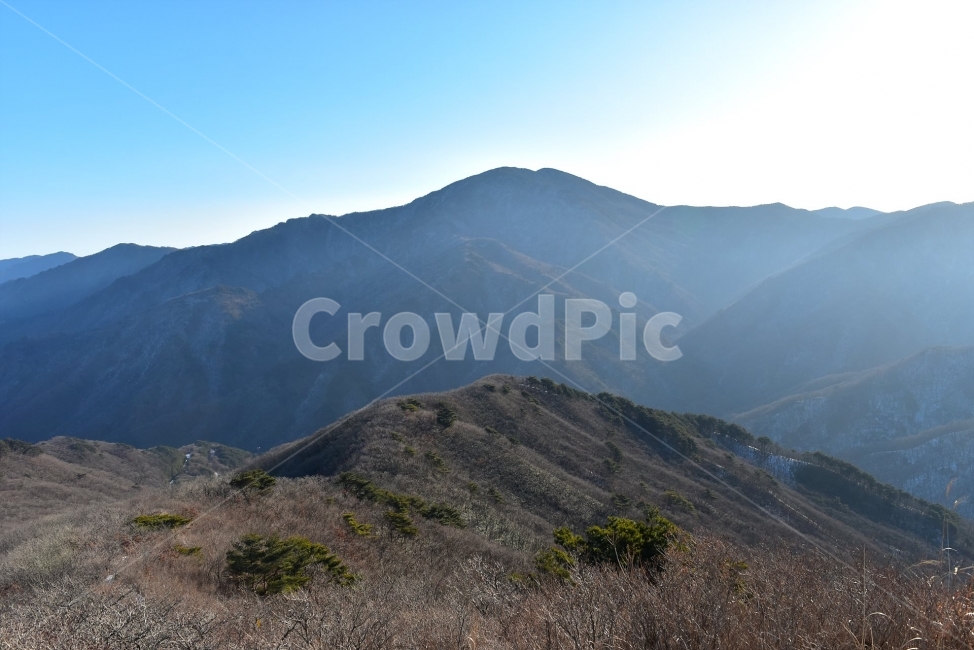 지리산,서북능선,노고단,풍경,비경,명산,국립공원,성삼재,묘봉치,만복대,고리봉,반야봉,천왕봉,정령치,세걸산,세동치,부운치,팔랑치,산행,등산,트레킹,National,Park,철쭉,파란,하늘,바래봉,사진,산그리메,산너울,명선봉,토끼봉,힐링,감성,전망,조망,아름다운,수려한,nature,lanscape,겨울,계절,winter,season,자연,풍경,nature,landscape,한국자연풍경,한국자연경관,korea nature landscape,outdoors,옥외,mountain,산,mountain range,산맥,slope,경사