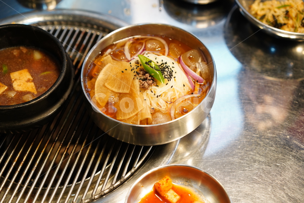 식사,음식,요리,국수,짱아찌국수,장아찌,먹방,면발,면,푸드,그릇,먹거리,한식,뚝배기,한국,korean,끼니,음식,식재료,요리,food,cook,meal,dishes,food reserves,면류,면요리,noodles