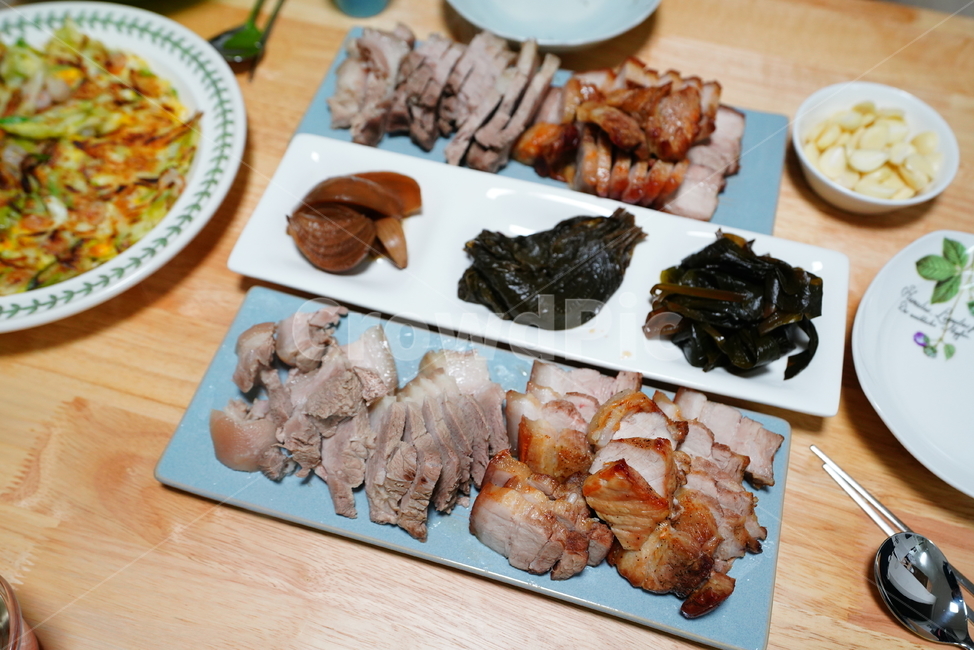 삼겹살,수육,안주,먹거리,음식,푸드,food,돼지,육식,육류,반찬,한식,접시,요리,먹방,음식,식재료,요리,food,cook,meal,dishes,food reserves,육류,고기,meat,한식,한국음식,한국요리,korean food,korean dishes,korean meal,korean cook