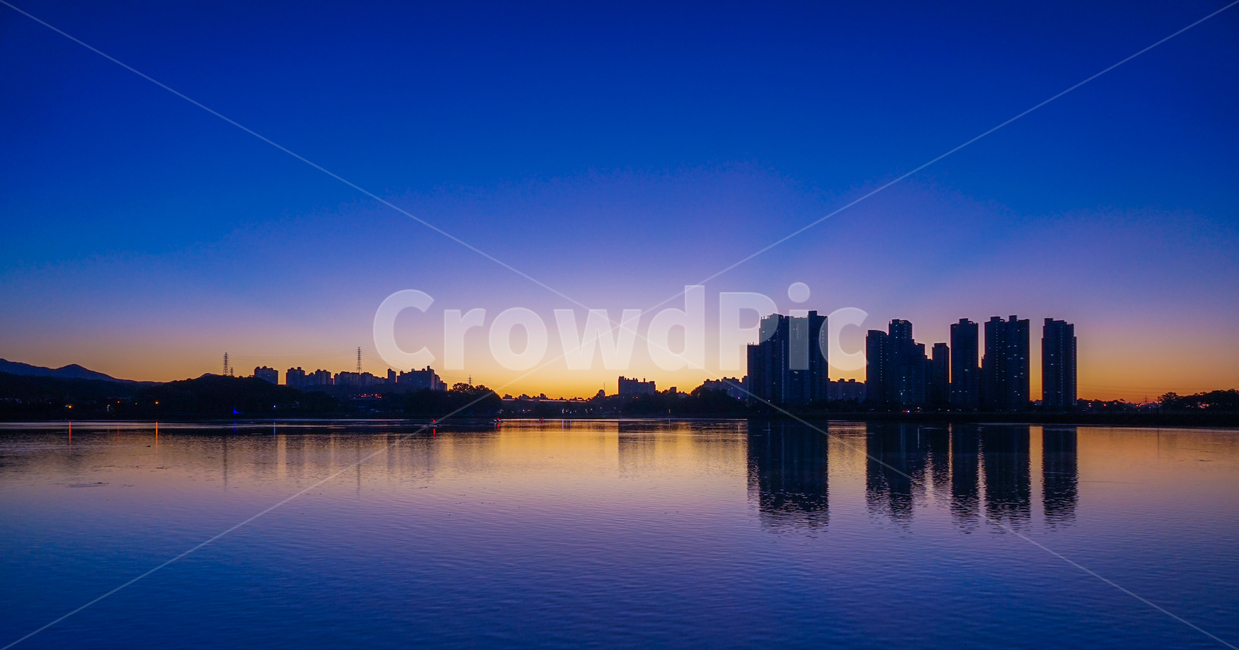 호수,저수지,새벽,여명,풍경,야경,밤,풍경,nightscape,night,landscape,도시,city,한국도시풍경,한국도시경관,korea cityscape,water,물,nature,자연,outdoors,옥외