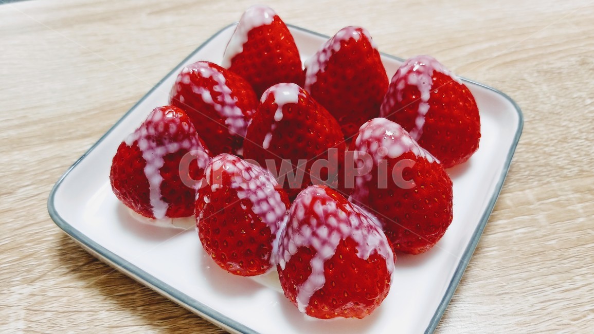 딸기,과일,연유,달콤,간식,음식,음식,식재료,요리,food,cook,meal,dishes,food reserves,과일,열매,fruit