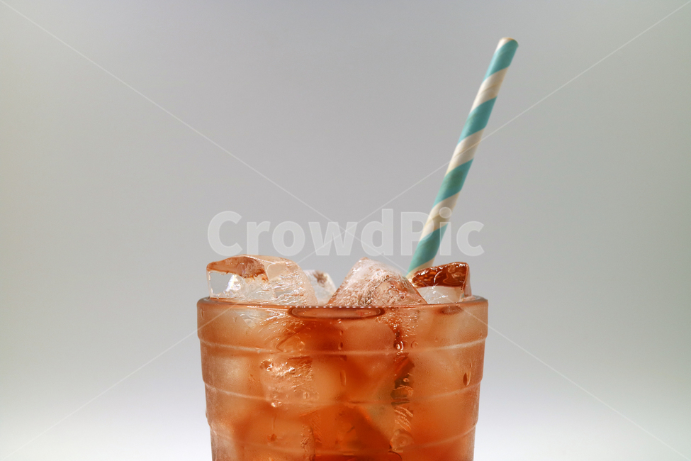 음료,음료수,주스,쥬스,얼음,시원한,갈증,음식,식품,drink,beverage,칵테일,유리잔,유리컵,주황색,오브젝트,누끼,빨대,스트로우,음료수,drink,beverage,누끼,remove background