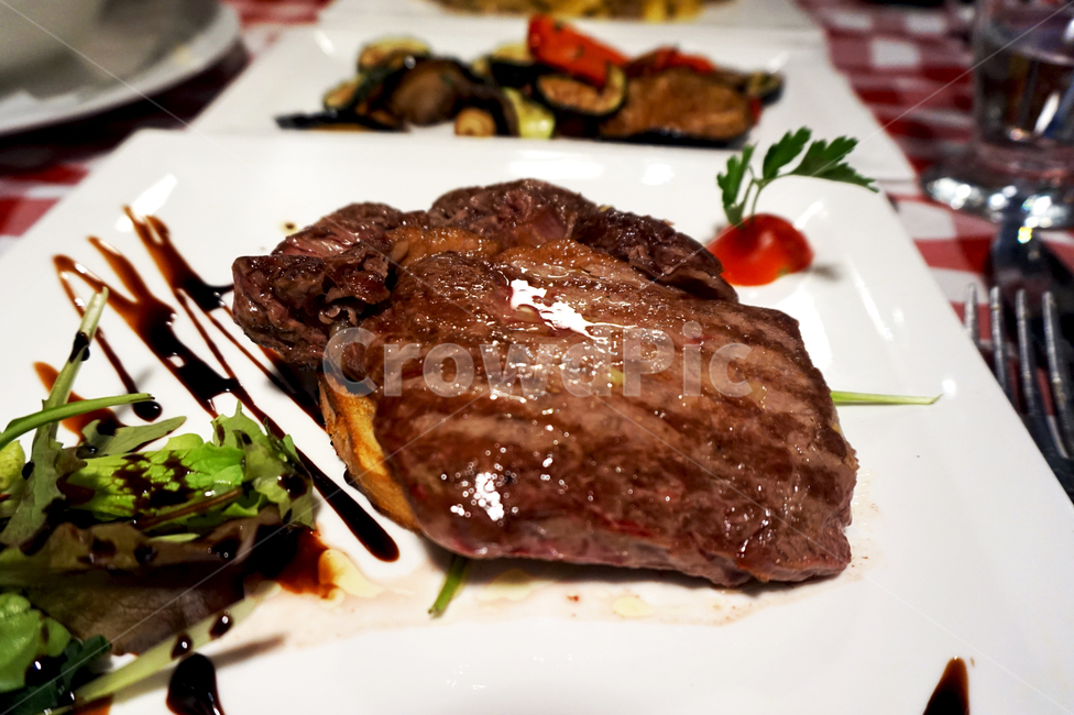 음식,스테이크,비프스테이크,소고기스테이크,레스토랑,식사,음식,식재료,요리,food,cook,meal,dishes,food reserves,육류,고기,meat,양식,서양음식,서양요리,western food,western dishes,western meal,western cook