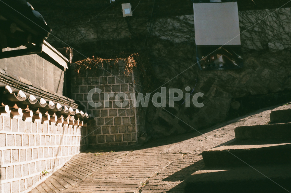 afternoon,uphill road,sunlight,ascent,stairs,tile,old road,stonewall,close,wall