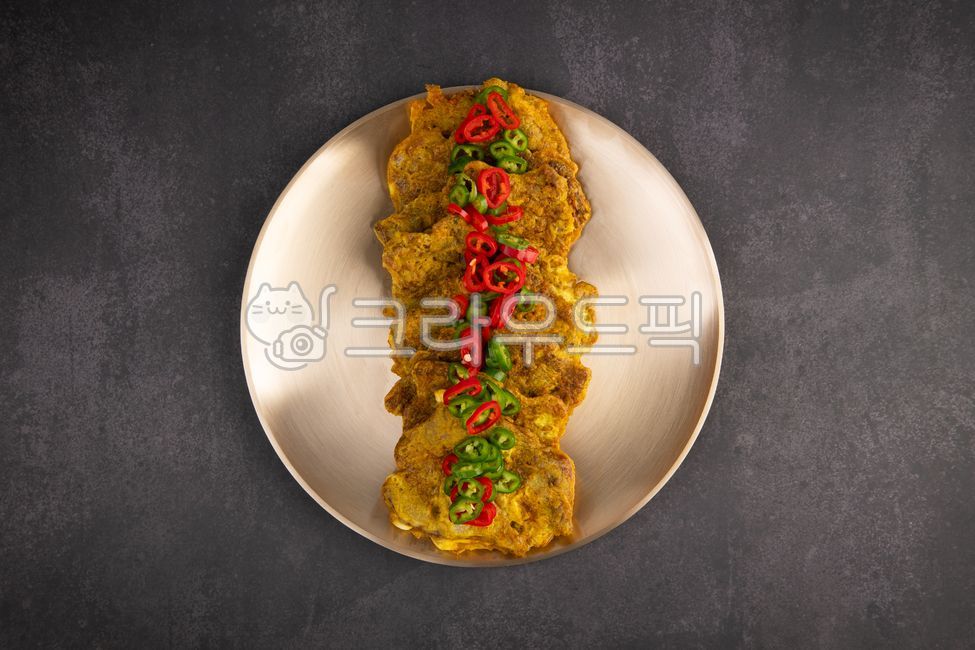 육전,소고기,전,부침개,놋그릇,그릇,plate,음식,food,홍고추,풋고추,항공샷