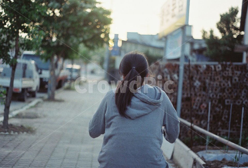 뒷모습,산책,여유,여성,마실,사람,인물,인간,human,person,여성,여자,woman,female,lady