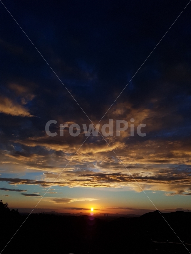 일몰,석양,구름,서울의하늘,풍경,저녁놀,자연,풍경,nature,landscape,outdoors,옥외,sunlight,햇빛,sky,하늘,dusk,황혼,red sky,붉은 하늘,dawn,새벽,sunset