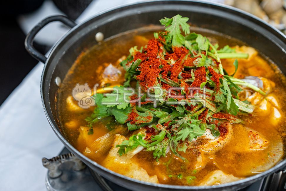 횟집,그릇,접시,수산물,먹거리,음식점,식장,식재료,해산물,해산물요리,해물,음식,술안주,자연산,매운탕,해물탕,탕,얼큰,한식,식사,국,찌개