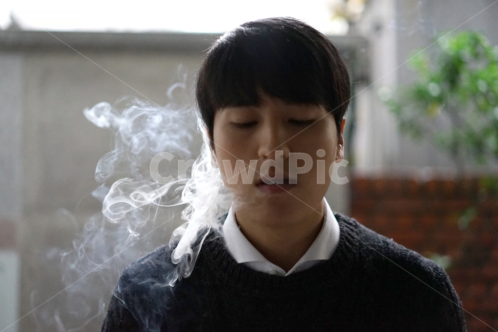 남성,남자,담배연기,담배,흡연,금연,니코틴,사람,인물,인간,human,person,남성,남자,man,male,건강,헬스웨어,헬스케어,healthware,health care