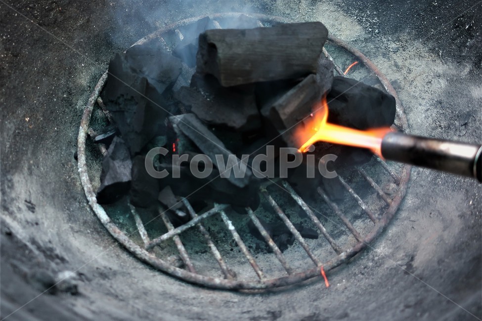 캠핑,숯불,바비큐,토치,화력,점화,참숯,화로,가열,연기