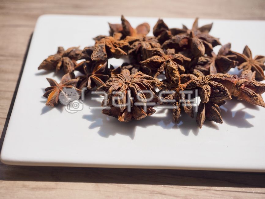 스타아니스홀,향신료,팔각,팔각향,별모양,아니스,인도음식,향기,음식,유기농,요리,요리재료,갈색,중국음식,아시아음식,건조식품,식물,향료,staranisehall,spice,octagon,octagonal,starshape,anise,indianfood,scent,food,organic,cooking,cookingingredients,brown,chinesefood,asianfood,dryfood,plant,spices