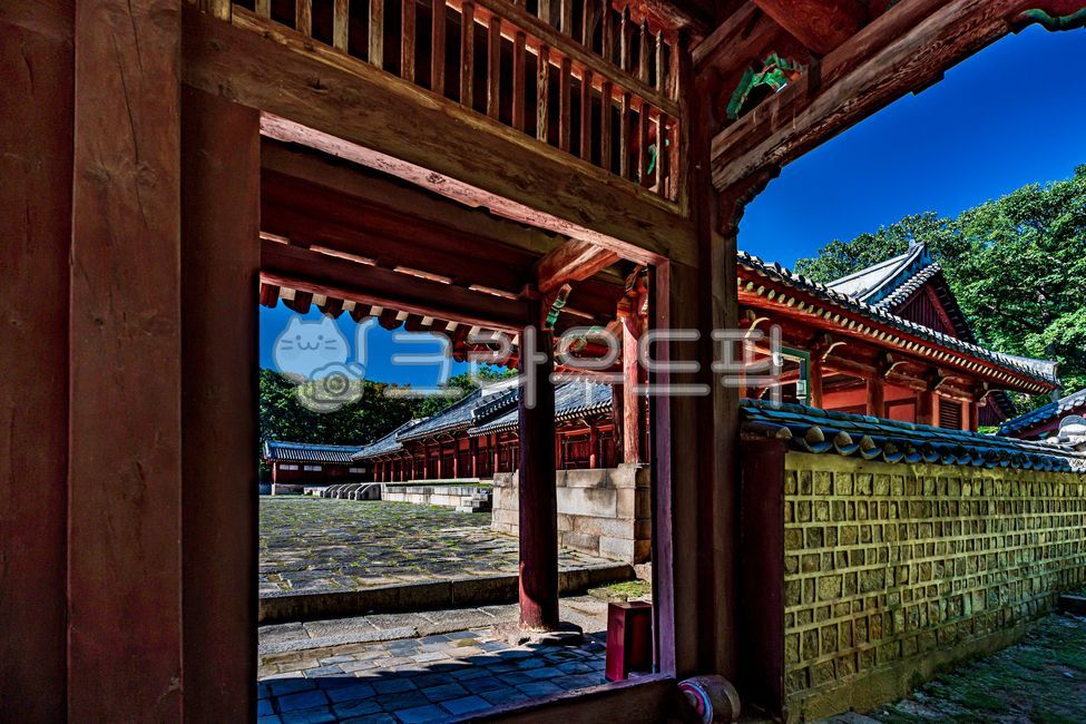 culturalassets,Jongmyo Shrine,culturalproperties,koreanstylehouse,Korean culture,history,unescoworldheritage,Yeongnyeongjeon,Joseon Dynasty,Joseon royal family,Cultural Heritage,flagstone,Hanok,hanok,national history,UNESCO World Heritage Site,Korean hist