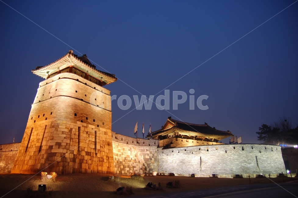 수원화성,수원,유네스코,유네스코문화유산,문화재,전통,한국,코리아,헤리티지,Heritage,성곽,야경,야경,밤,풍경,nightscape,night,landscape,한국전통,한국문화,korean traditional,korean culture,랜드마크,landmark,tourist attraction,한국랜드마크,한국관광지,한국명소,korea landmark,korea tourist attraction,건축물,건물외관,exterior,building,structure,architecture,construction,건물,castle,성,worship,예배
