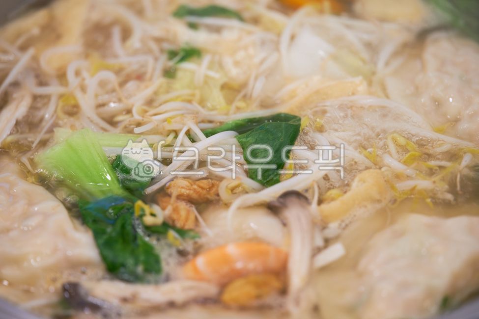 seafood,dumpling,macro,soup,shrimp,Dumpling hot pot,hot pot,vegetable,food,Dumpling soup,meal,affix,cooking,Shabu