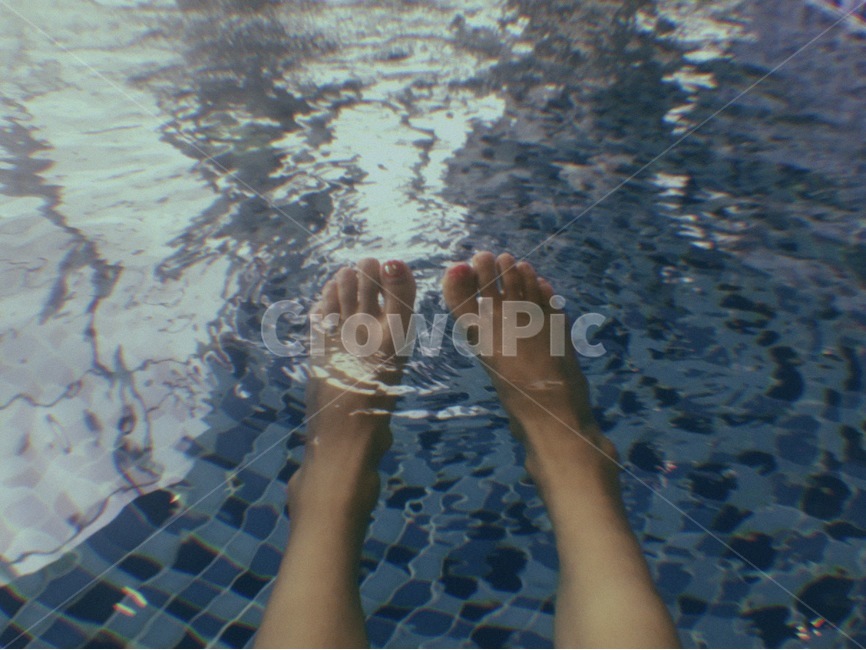 water,물,인간,사람,수영장,발,신체일부,몸,body