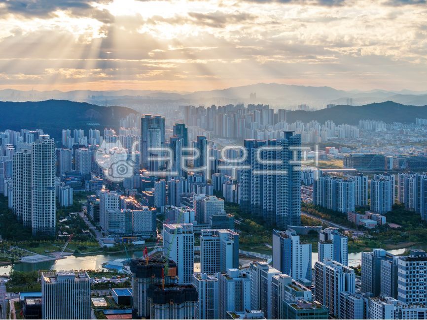 Cheongna International City,Cheongna-dong,Cheongna District,Apartment,Incheon City,Building,High-rise Building,City,Downtown,Residential Area,Residence,Building,Cloud,Light Down,Morning,Incheon,Cheongna New Town,Cityscape