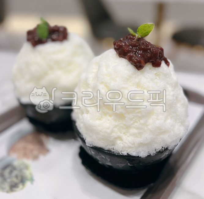 우우빙수,밀크빙수,빙수,팥빙수,단팥,팥,아이스,애플민트,허브,얼음,간얼음,음식,간식,디저트,꽃잎,잎,herbs,food,dessert,ice
