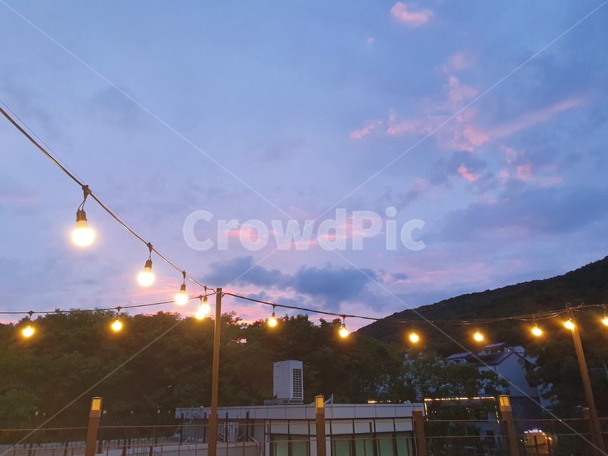 노을,핑크빛하늘,숲속,조명,테라스,저녁,해질녘,여름밤