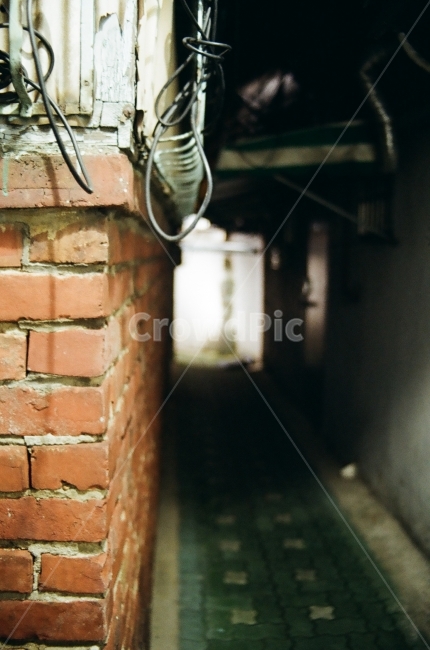 골목,가로등,감성사진,길,필름사진,골목길,alley,감성,sensible,feeling,빈티지사진,빈티지느낌,빈티지감성,vintage,brick,벽돌