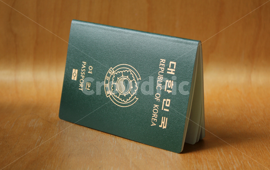 wooden,여권,한국여권,passport,대한민국여권,id,사물,물건,business,card,citizen,emigration,identification,identity,international,korea,pass,republicofkorea,security,한국,대한민국,여행,휴가,traveling,vacation,trip