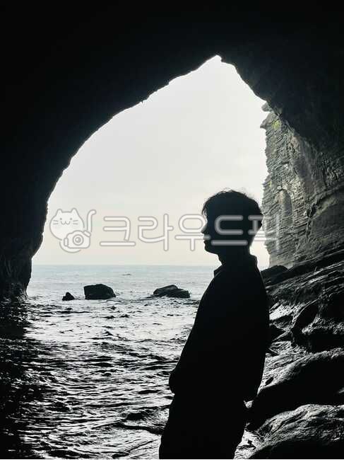 동굴,실루엣,제주도,동안경굴,여자실루엣,남자,옆모습,남자옆모습,silhouette,lonely,shadow,감정,컨셉,콘셉,concept,생각,고민,분위기,feeling,humansilhouette,outdoors,옥외,풍경,인물실루엣,사람실루엣,humansilhouette,고독함,외로움,쓸쓸함,우울함,슬픔,charactersilhouette,cave,nature,자연,sea,바다,ocean,대양,water,물,shoreline,해안선,cove,후미,coast,연안,person,사람,인간,human