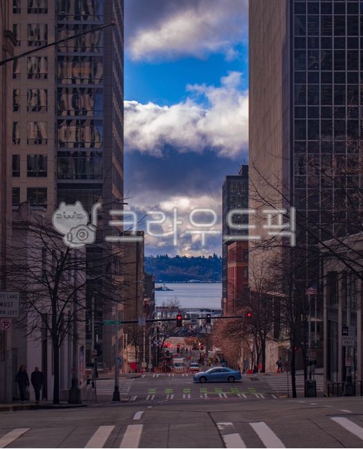 seattle,시애틀,intersection,교차로,urban,도심,city,american,america,unitedstates,미국,road,도로,자동차,car,transportation,교통,vehicle,asphalt,아스팔트,scenery,downhill,내리막길