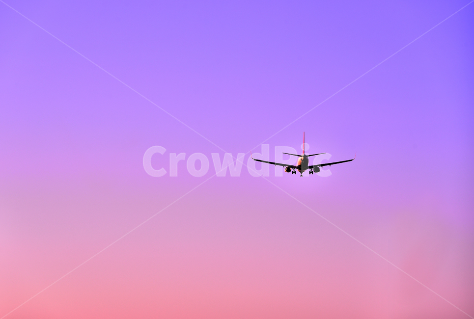 plane,color,aeroplane,airtransport,At sunset,shipping,jet,airliner,traffic,sky,takeoff,aircraft,transport,passengerplane,transportation,fly,landing,publictransportation,transit,background,airplane,sunset,public transport,silhouette,nightfall