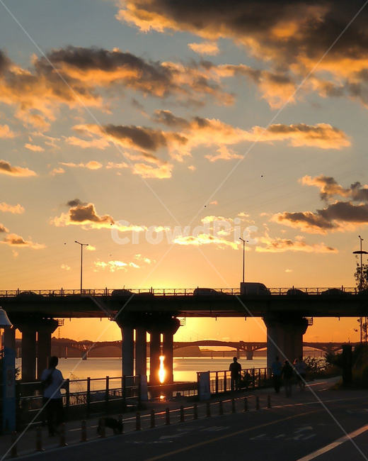 person,사람,human,인간,서울,seoul,한강,hangang,hanriver,다리,bridge,양화대교,노을,석양,저녁,해질녘,sunset,evening,orange,하늘,sky,구름,cloud
