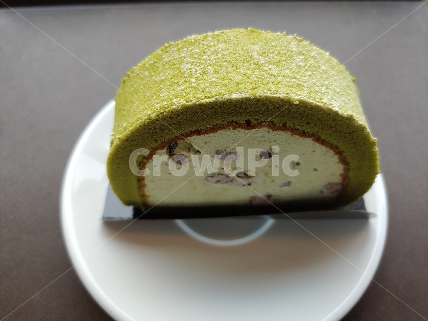 녹차,롤케이크,녹차케이크,카페,접시,디저트,테이블,음식,메뉴,음식,식재료,요리,food,cook,meal,dishes,food reserves,디저트,간식,후식,dessert,snack
