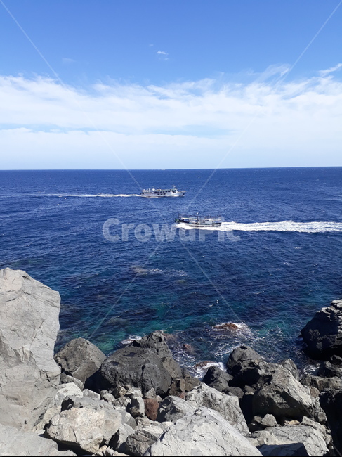 울릉도,바다,돌,배,하늘,푸른,시원한,여름,summer,blue,sky,cloud,sea,stone,rock,바위,boat,ship,vessel,sailing,항해,지평선,horizon