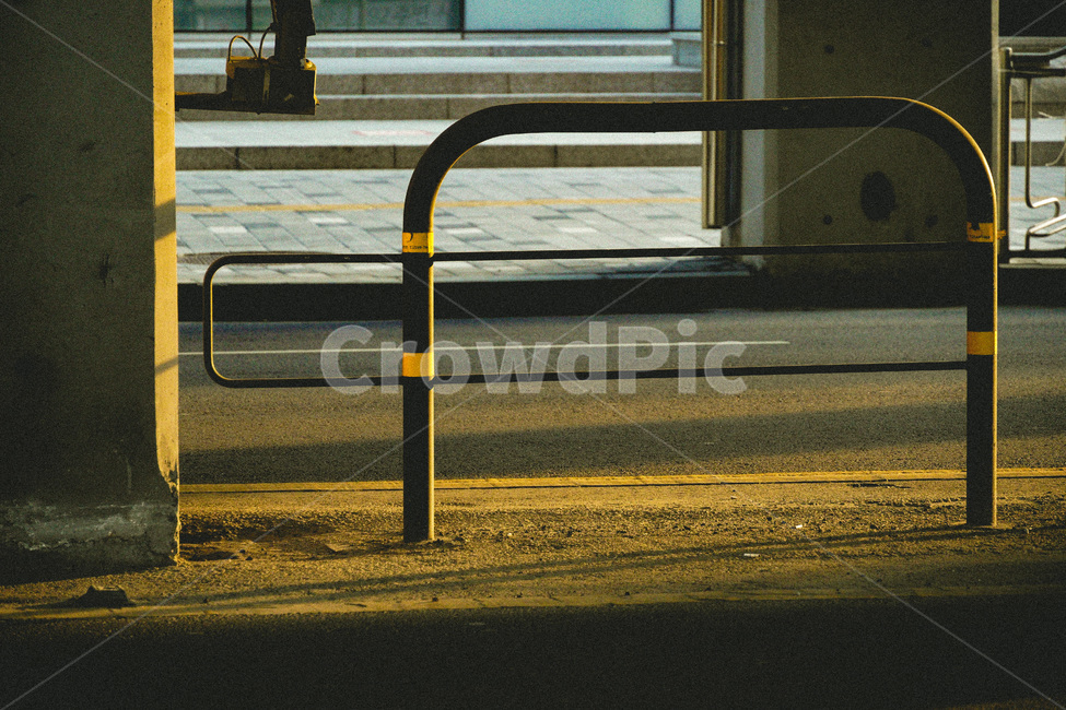 아스팔트,handrail,난간,banister,거친,필름,느낌,필름사진,필름느낌,중앙분리대,그림자,햇빛,감성,도로
