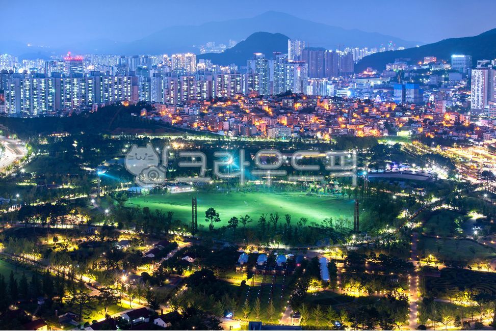 night view,night,citizen park,nightview,scenery,building,landscape background,busan citizens park,light,road,city background,busan,background,plant,village,park,busan night view