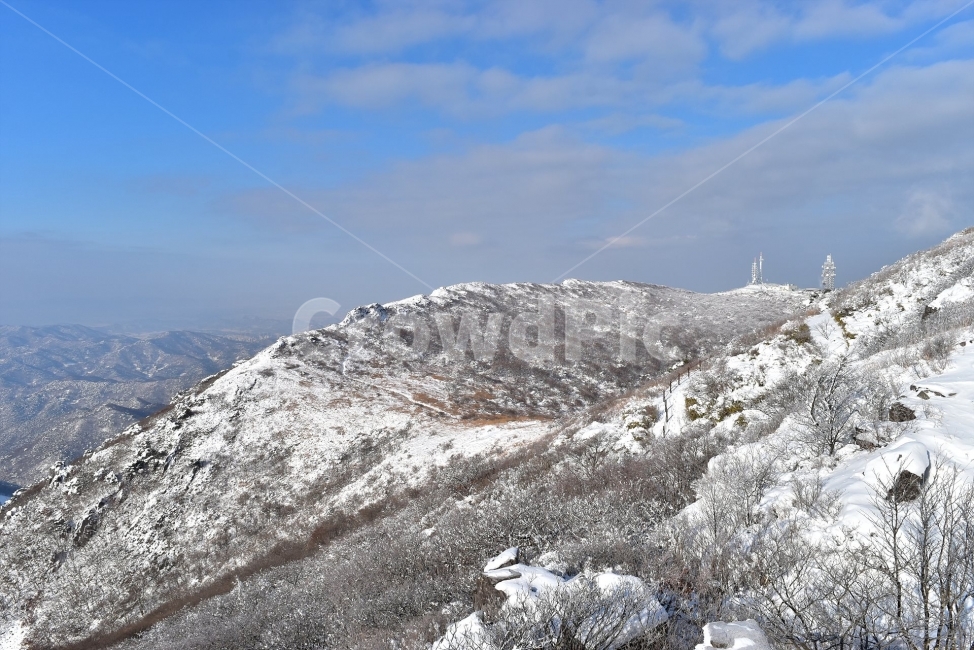 무등산,국립공원,풍경,힐링,산행,설경,상고대,서리꽃,서석대,입석대,안양산,백마능선,장불재,증심사,중봉,중머리재,천왕봉,지왕봉,Korea,National,Park,눈풍경,등산,주상절리,판타스틱,겨울왕국,겨울,지질공원,인왕봉,천지인,설국,2018년,1월,눈꽃,파란하늘,트레킹,winter,landscape,감성,아름다운,황홀한,장관,비경,선경,최고,사진,겨울,계절,winter,season,자연,풍경,nature,landscape,한국자연풍경,한국자연경관,korea nature landscape,mountain,산,outdoors,옥외,mountain range,산맥,slope,경사,ice,얼음