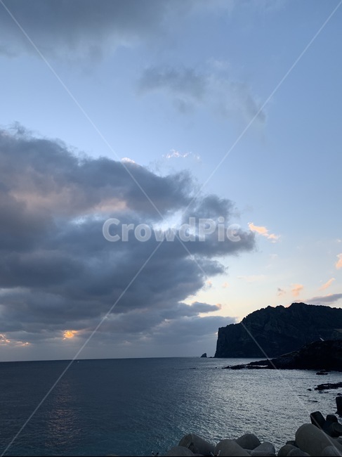 제주,제주도,첫해,일출,성산일출봉,해변,방파제,바다,자연,물