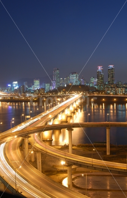 야경,도시,도로,빌딩,도시야경,청담대교,한강,강남,강남구,무역센터,아이파크,다리,대교,city,bridge,도시,풍경,city,landscape,교통,교통수단,traffic,transportation,야경,밤,nightscape,night,road,freeway,고속 도로
