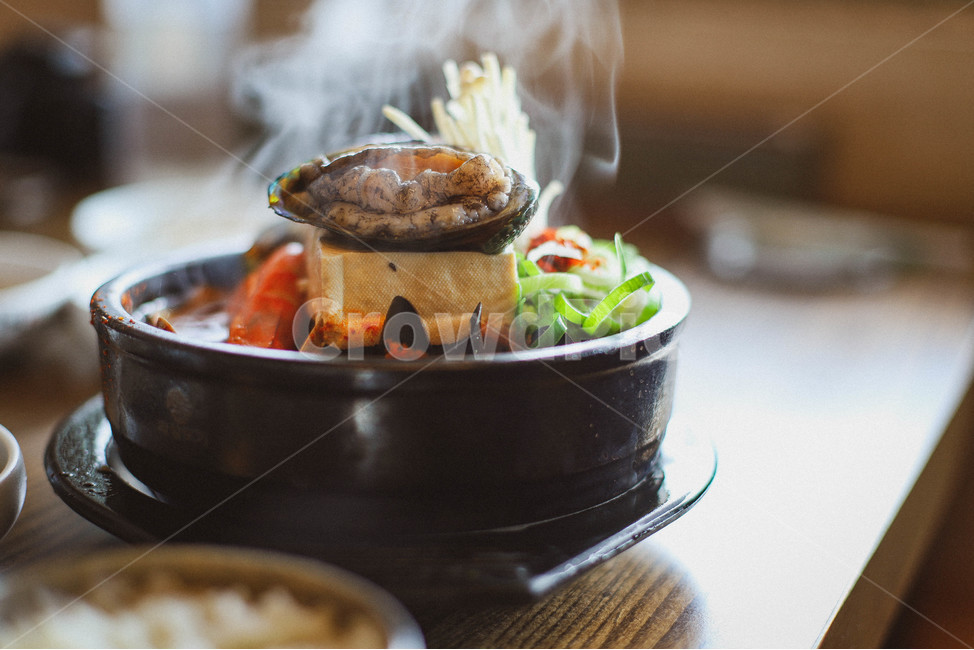 전복,뚝배기,전복뚝배기,해물탕,해장국,음식,요리,식당,뜨거운,숙취,건강,해산물,해물,음식,식재료,요리,food,cook,meal,dishes,food reserves,한식,한국음식,한국요리,korean food,korean dishes,korean meal,korean cook