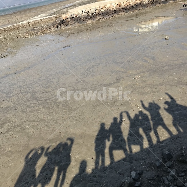 바닥,ground,그림자,갯벌,shadow,인물실루엣,사람실루엣,character silhouette,human silhouette